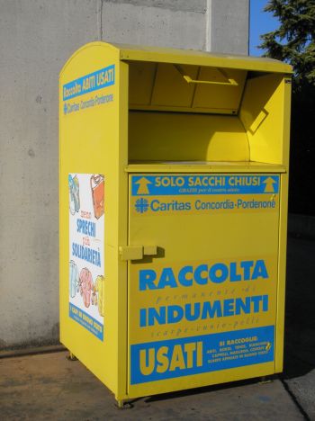 Immagine che raffigura Spostamento cassonetto raccolta abiti usati (CARITAS)